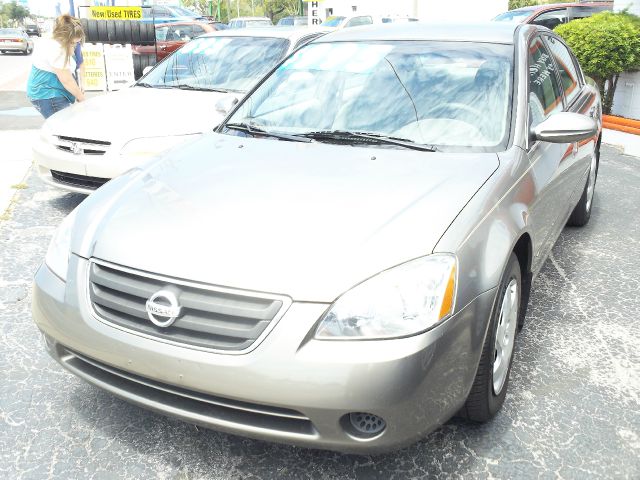 Nissan Altima Pickupslt Quad Cab SWB 4WD 4x4 Truck Sedan