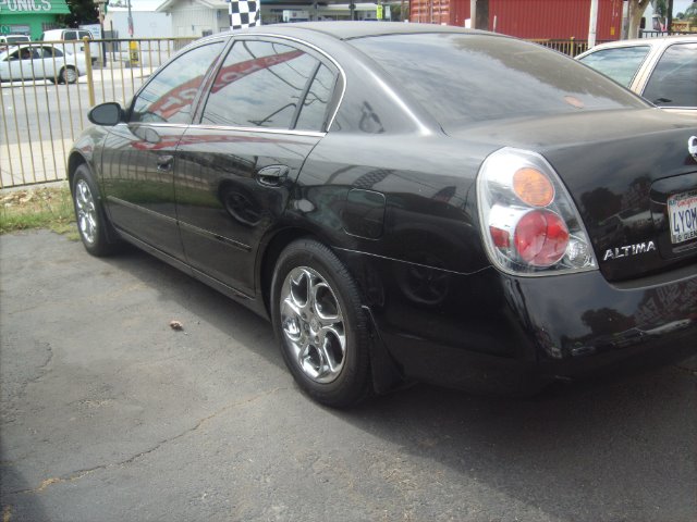 Nissan Altima SLT Quad Cab 2WD Sedan