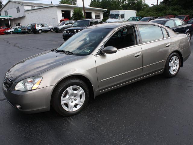 Nissan Altima Pickupslt Quad Cab SWB 4WD 4x4 Truck Sedan