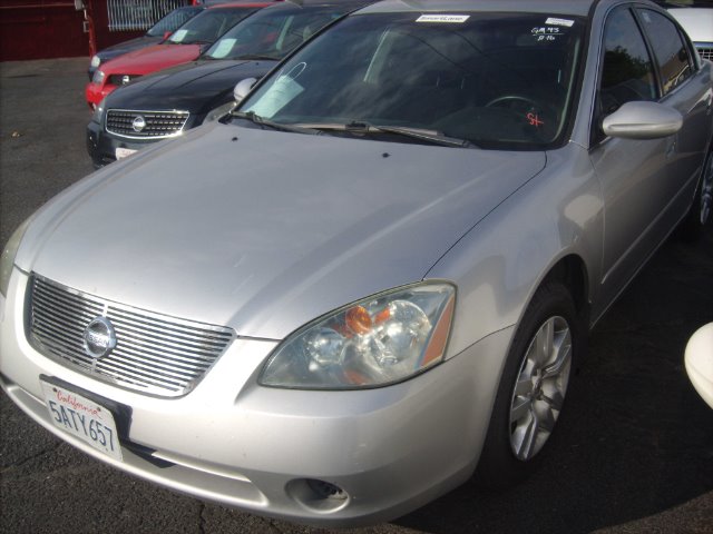 Nissan Altima Pickupslt Quad Cab SWB 4WD 4x4 Truck Sedan