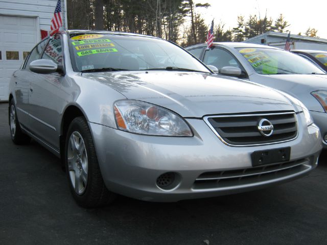 Nissan Altima Pickupslt Quad Cab SWB 4WD 4x4 Truck Sedan