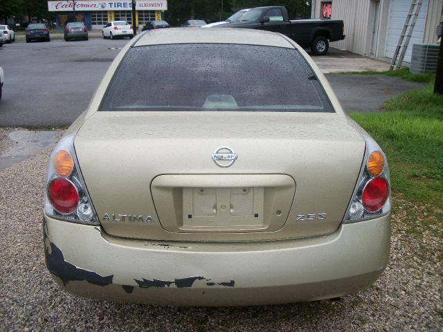 Nissan Altima Pickupslt Quad Cab SWB 4WD 4x4 Truck Sedan