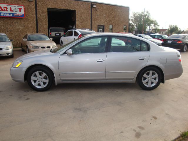 Nissan Altima SLT Quad Cab 2WD Sedan