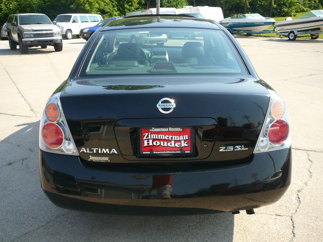 Nissan Altima SLT Quad Cab 2WD Sedan