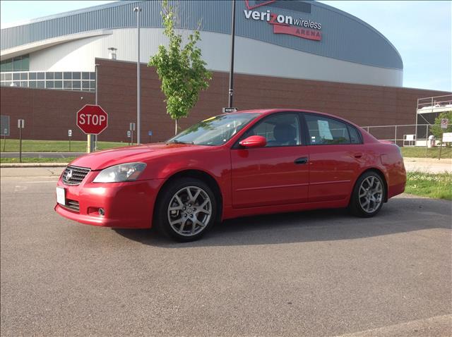 Nissan Altima Crew Cab Standard Box 4-wheel Drive SLE Sedan