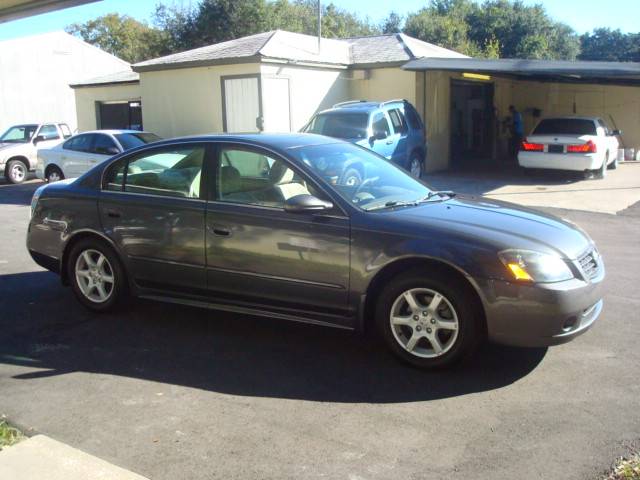 Nissan Altima 2005 photo 2