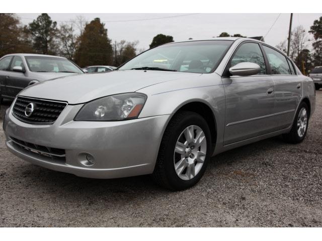 Nissan Altima 2005 photo 2