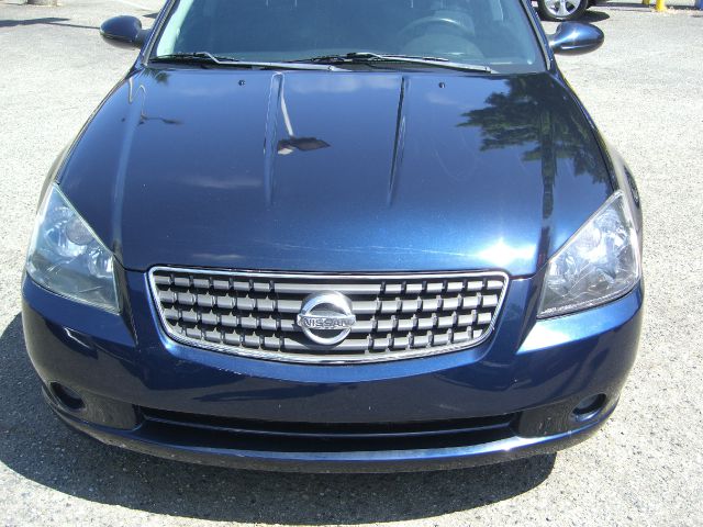 Nissan Altima Pickupslt Quad Cab SWB 4WD 4x4 Truck Sedan