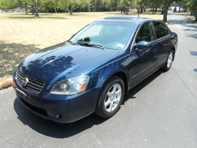 Nissan Altima SLT Quad Cab 2WD Sedan