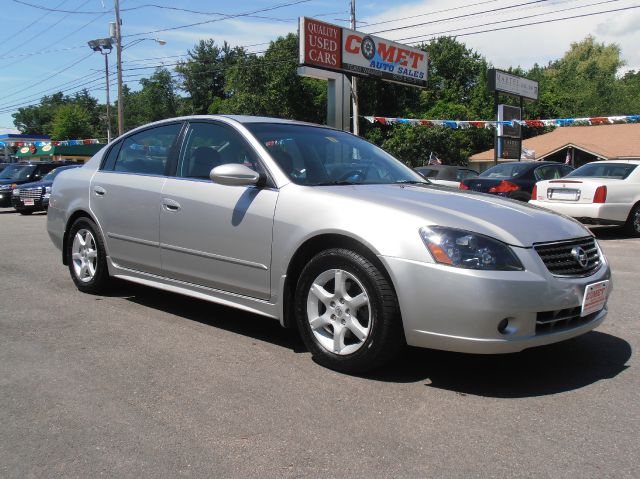 Nissan Altima Pickupslt Quad Cab SWB 4WD 4x4 Truck Sedan