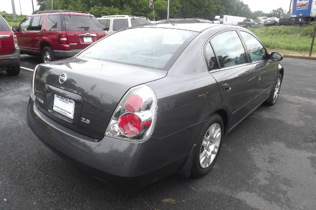 Nissan Altima Pickupslt Quad Cab SWB 4WD 4x4 Truck Sedan