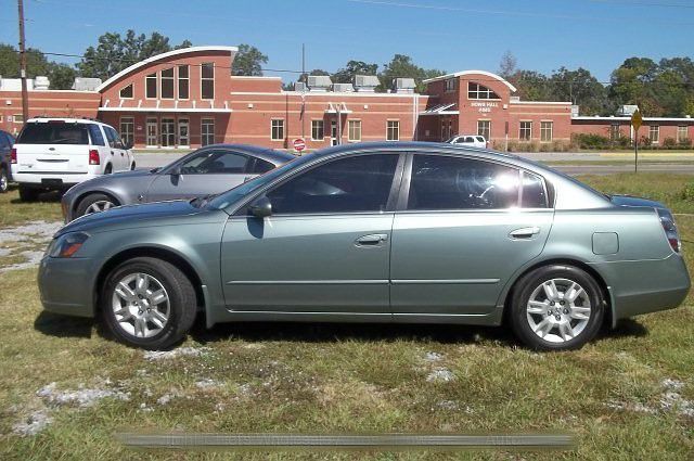 Nissan Altima Pickupslt Quad Cab SWB 4WD 4x4 Truck Sedan