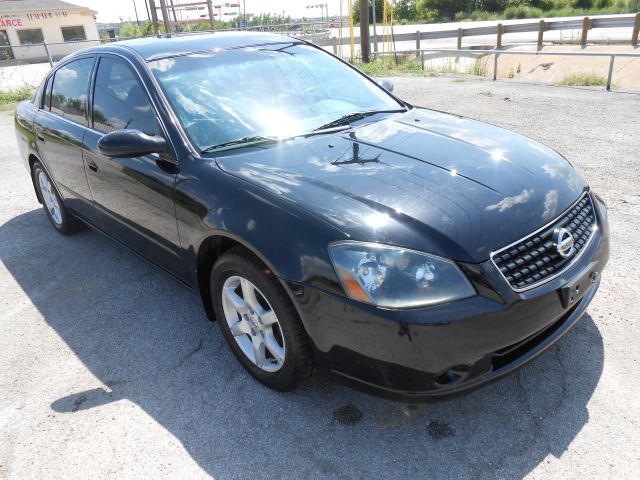 Nissan Altima Pickupslt Quad Cab SWB 4WD 4x4 Truck Sedan