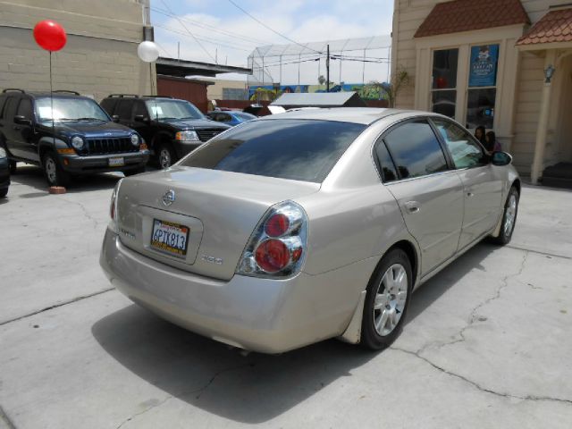 Nissan Altima 2005 photo 2