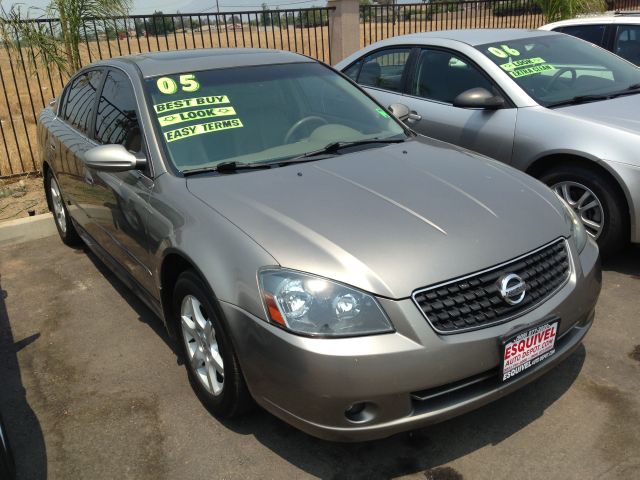 Nissan Altima Pickupslt Quad Cab SWB 4WD 4x4 Truck Sedan