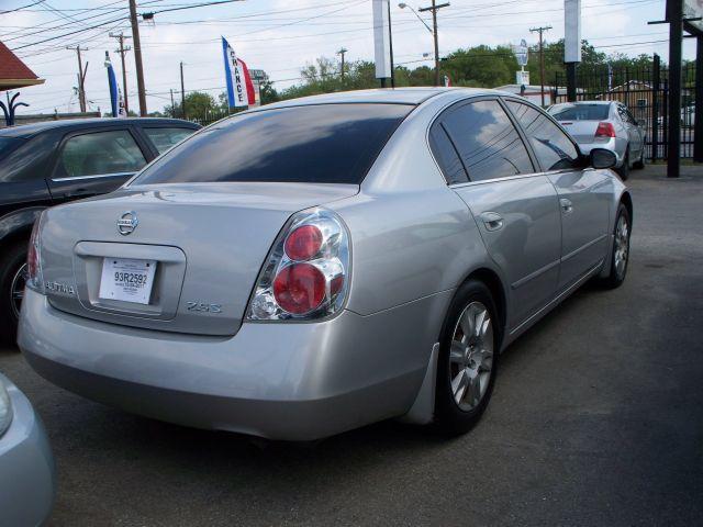 Nissan Altima 2005 photo 2