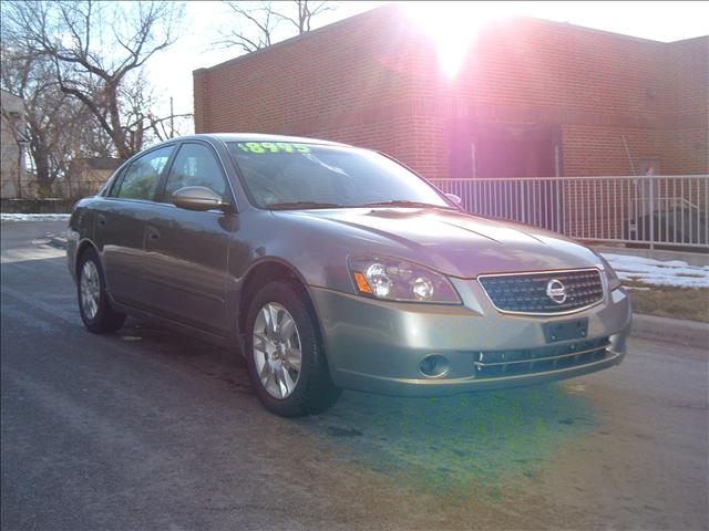 Nissan Altima 2WD Crew Cab 140.5 Laramie Sedan