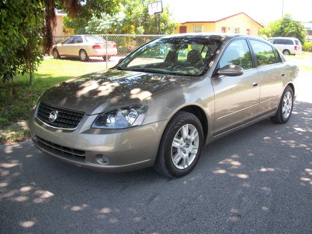 Nissan Altima 2WD Crew Cab 140.5 Laramie Sedan