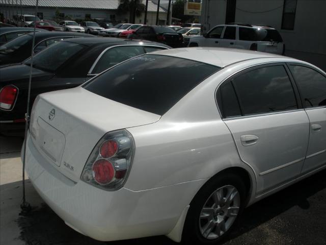 Nissan Altima 2005 photo 1