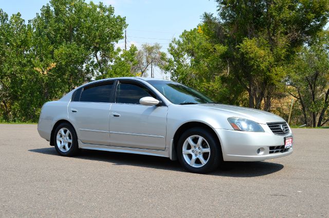 Nissan Altima Pickupslt Quad Cab SWB 4WD 4x4 Truck Sedan