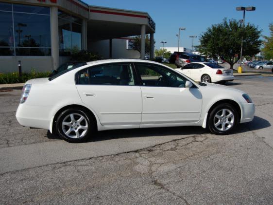 Nissan Altima 2005 photo 2