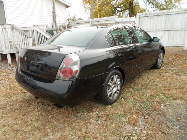 Nissan Altima Pickupslt Quad Cab SWB 4WD 4x4 Truck Sedan