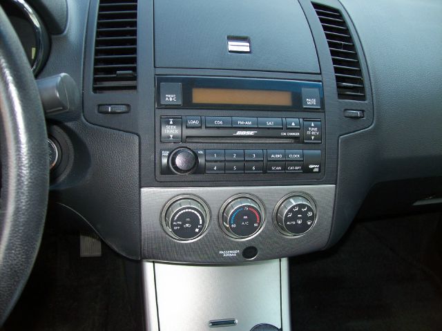 Nissan Altima SLT Quad Cab 2WD Sedan