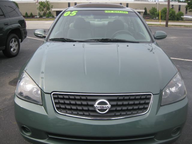 Nissan Altima Pickupslt Quad Cab SWB 4WD 4x4 Truck Sedan