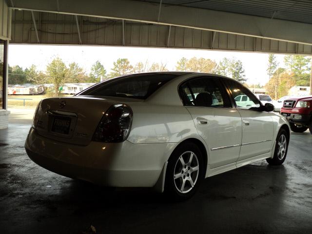 Nissan Altima 2005 photo 2