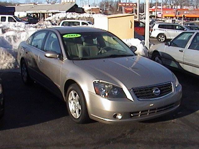 Nissan Altima Pickupslt Quad Cab SWB 4WD 4x4 Truck Sedan