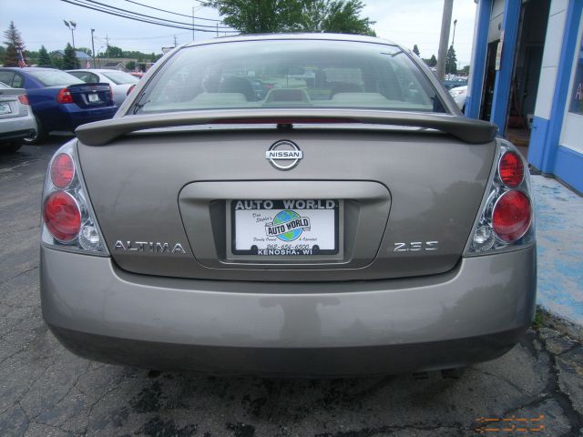 Nissan Altima 2005 photo 1