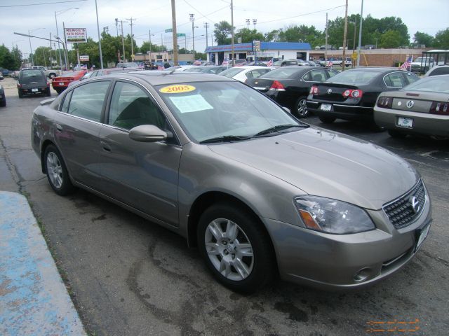 Nissan Altima 2005 photo 2