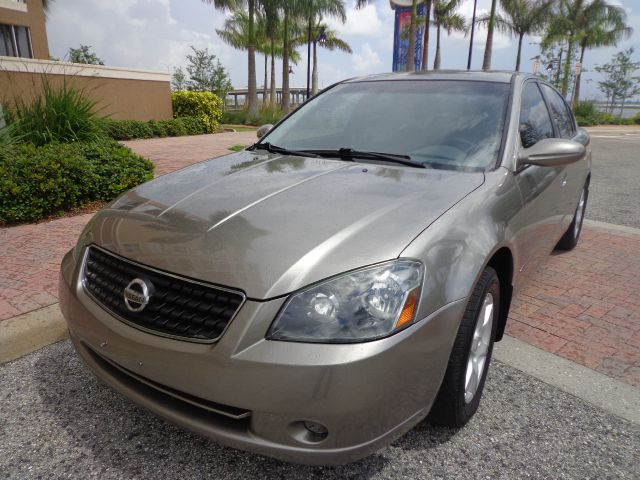 Nissan Altima Pickupslt Quad Cab SWB 4WD 4x4 Truck Sedan