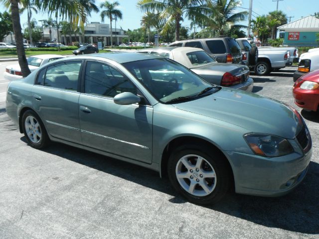 Nissan Altima SLT Quad Cab 2WD Sedan