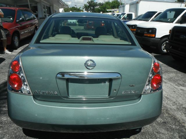 Nissan Altima 2005 photo 2