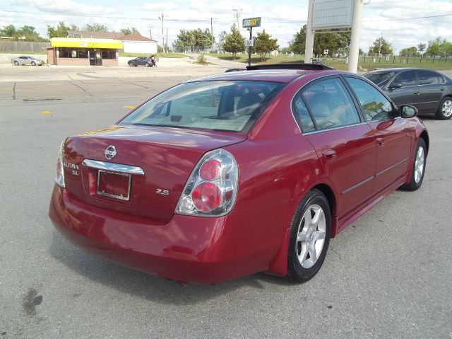 Nissan Altima SLT Quad Cab 2WD Sedan