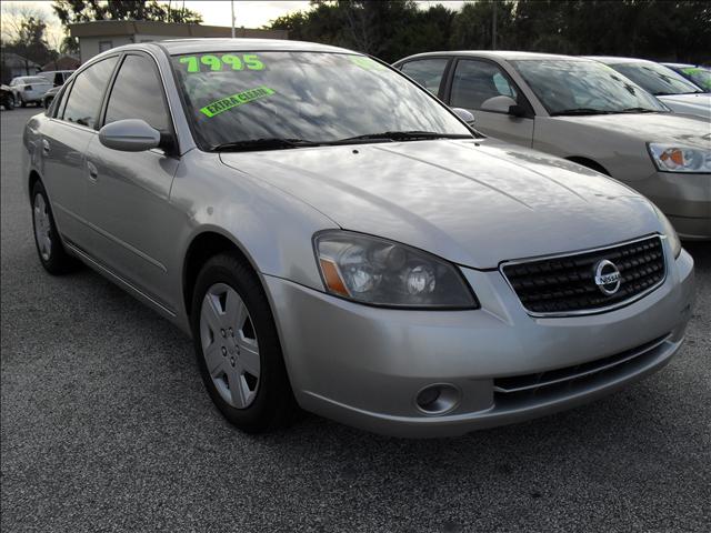 Nissan Altima Pickupslt Quad Cab SWB 4WD 4x4 Truck Sedan