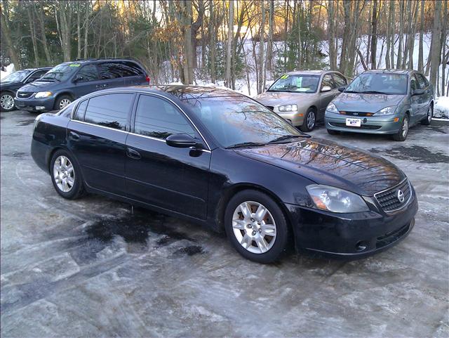 Nissan Altima SE Sedan