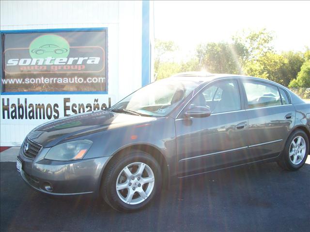 Nissan Altima 2WD Crew Cab 140.5 Laramie Sedan