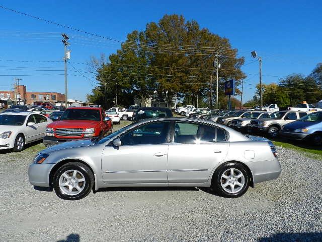 Nissan Altima Ext Cab-no Bed Sedan