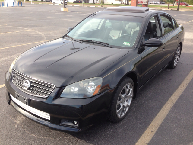 Nissan Altima Crew Cab Standard Box 4-wheel Drive SLE Sedan