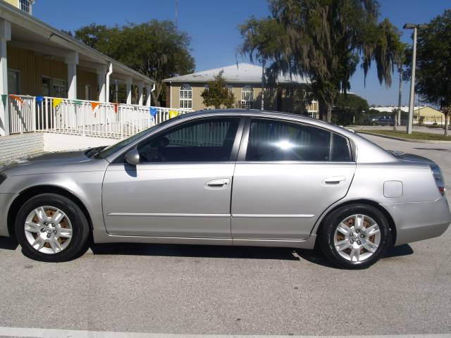 Nissan Altima 2005 photo 2