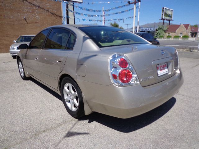 Nissan Altima Pickupslt Quad Cab SWB 4WD 4x4 Truck Sedan