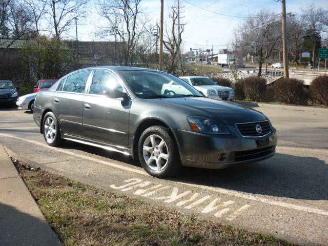 Nissan Altima SE Sedan