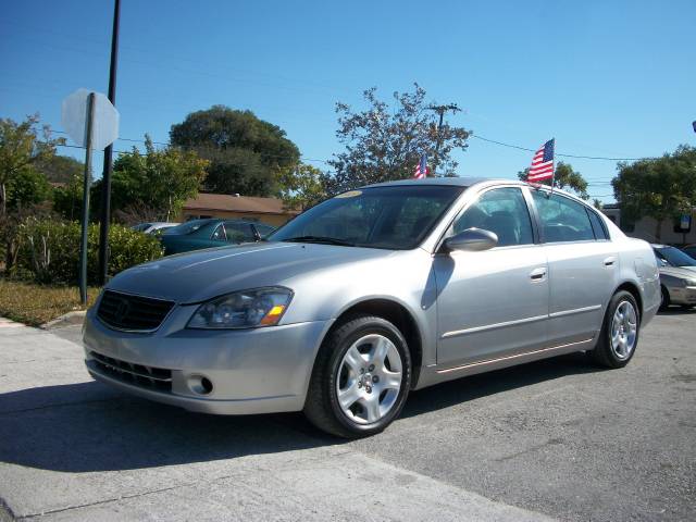 Nissan Altima 2WD Crew Cab 140.5 Laramie Sedan