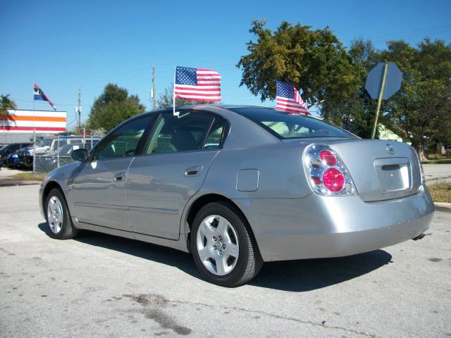 Nissan Altima 2005 photo 2