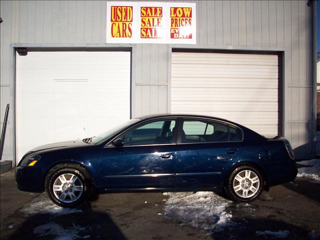 Nissan Altima 2WD Crew Cab 140.5 Laramie Sedan