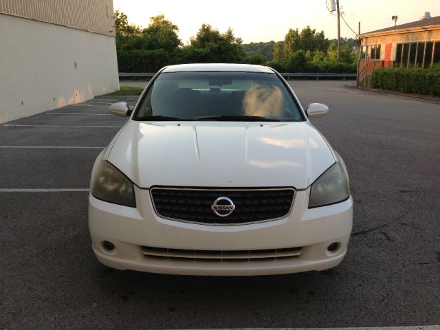 Nissan Altima Pickupslt Quad Cab SWB 4WD 4x4 Truck Sedan