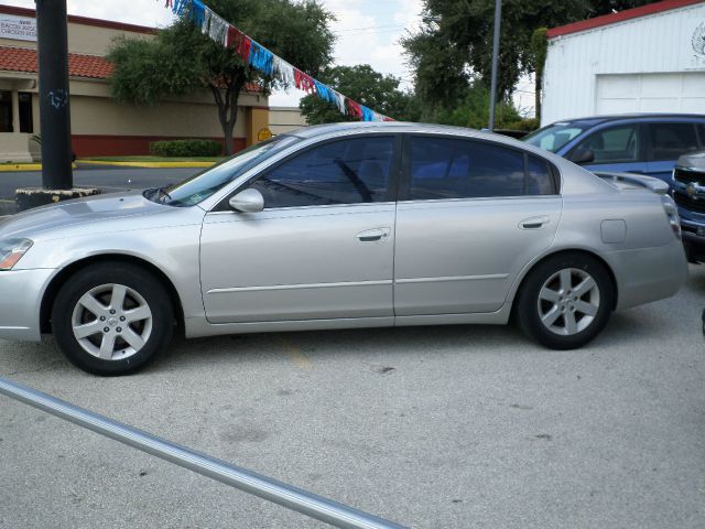 Nissan Altima 2005 photo 2