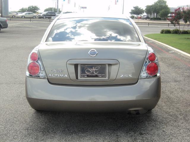 Nissan Altima 2005 photo 1